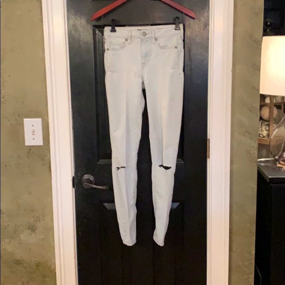 Aeropostale light wash ripped skinny jeans 00